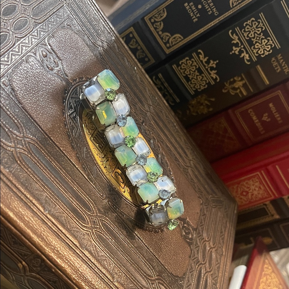 Opal-Effect Green Crystal Stretch Bracelet